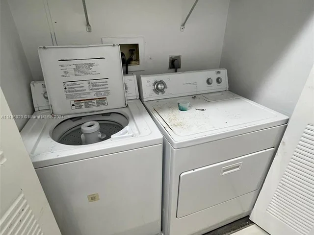 7412 NW 34th St, Lauderhill FL 33319