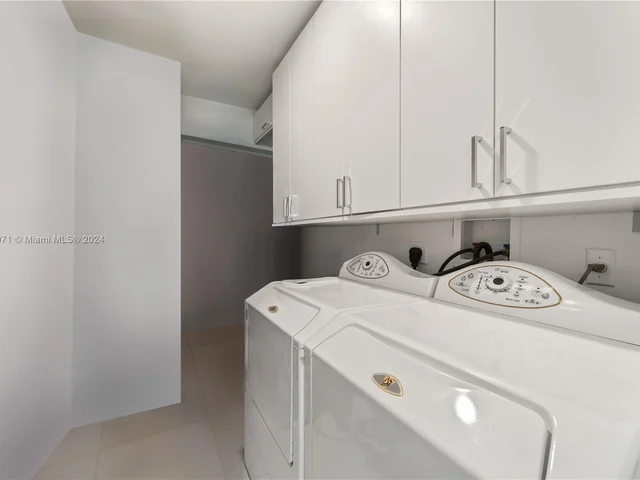 50 S Pointe Dr # 1706, Miami Beach FL 33139