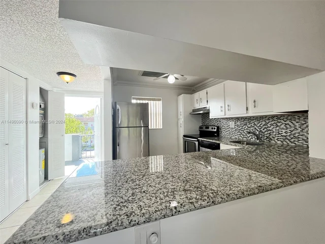 8330 Sands Point Blvd # N307, Tamarac FL 33321