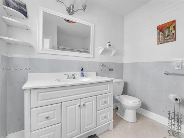 952 Hollywood Blvd, Hollywood FL 33019