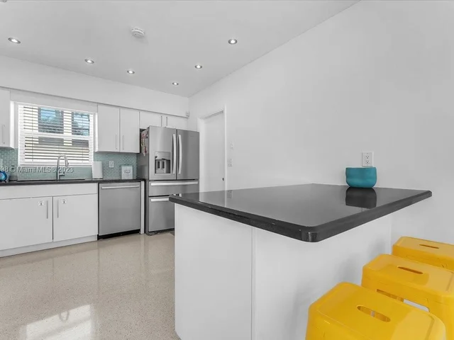 952 Hollywood Blvd, Hollywood FL 33019