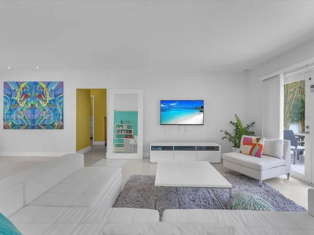 952 Hollywood Blvd, Hollywood FL 33019