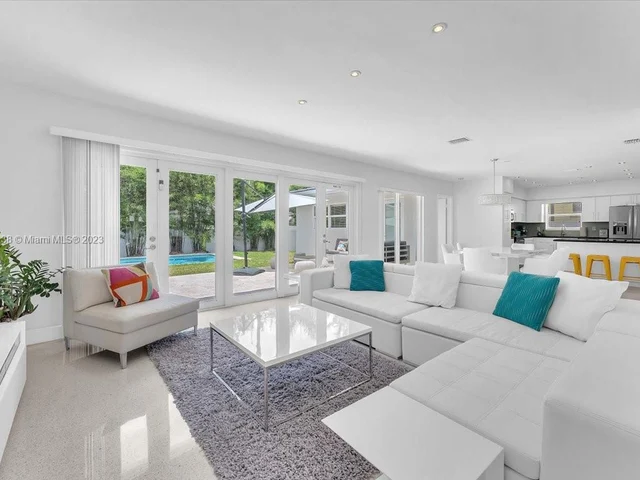 952 Hollywood Blvd, Hollywood FL 33019