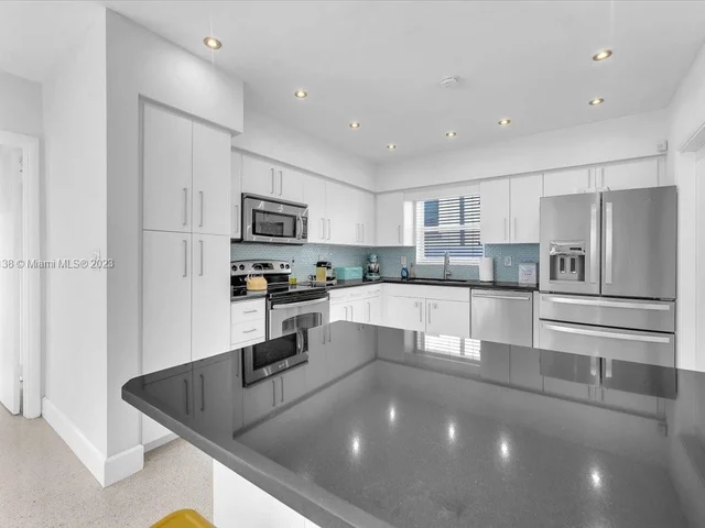 952 Hollywood Blvd, Hollywood FL 33019