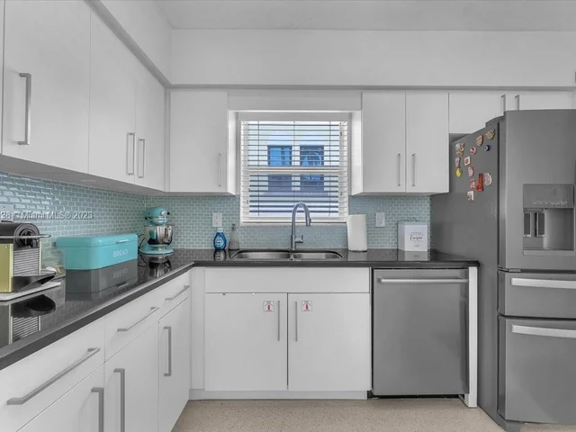 952 Hollywood Blvd, Hollywood FL 33019