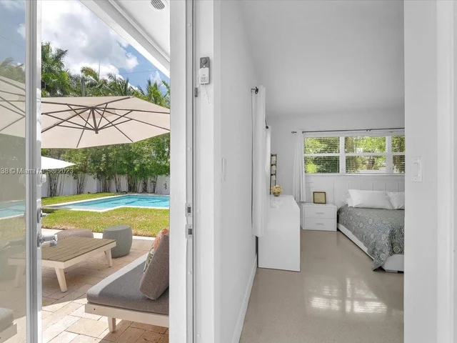 952 Hollywood Blvd, Hollywood FL 33019