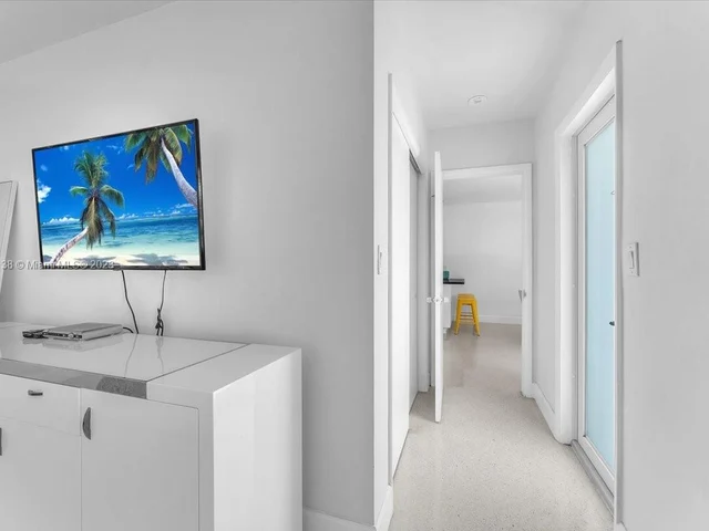 952 Hollywood Blvd, Hollywood FL 33019