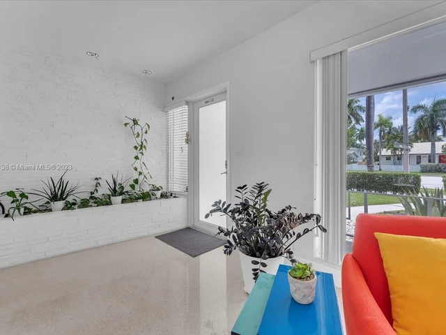 952 Hollywood Blvd, Hollywood FL 33019