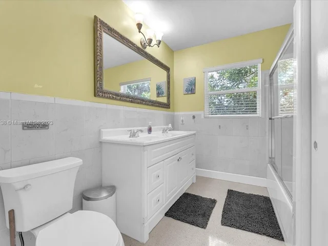 952 Hollywood Blvd, Hollywood FL 33019