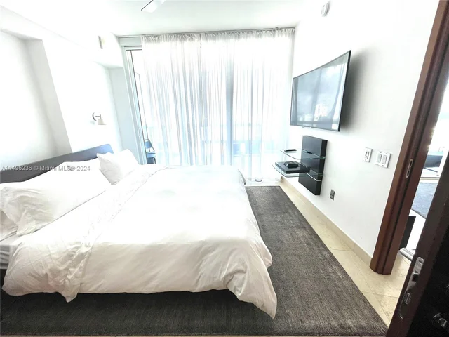 450 Alton Rd # 2310, Miami Beach FL 33139