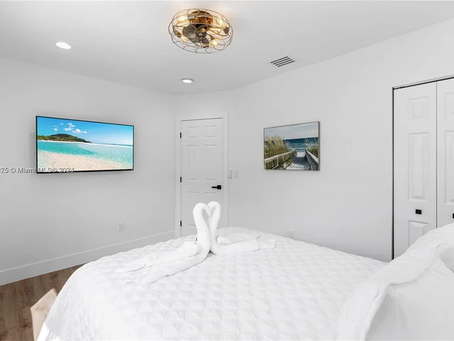 39 NW 49th St, Miami FL 33127