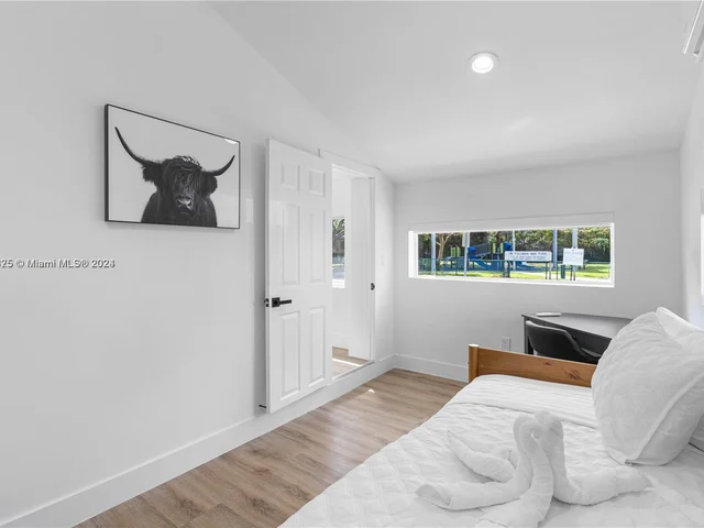 39 NW 49th St, Miami FL 33127