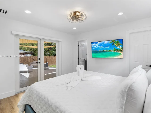 39 NW 49th St, Miami FL 33127