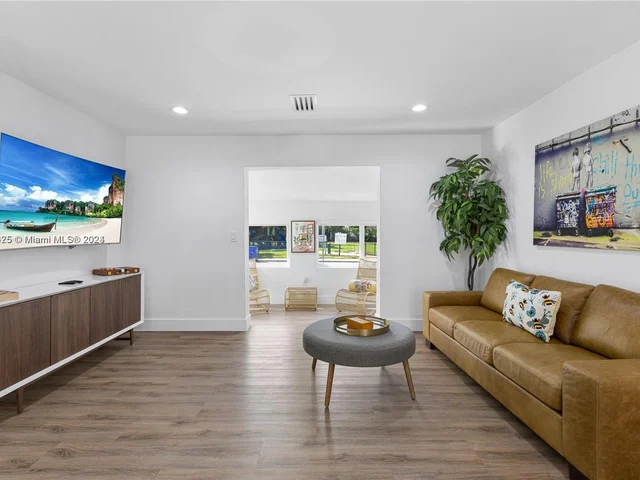 39 NW 49th St, Miami FL 33127