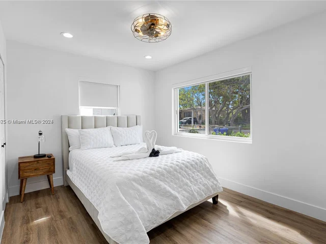 39 NW 49th St, Miami FL 33127