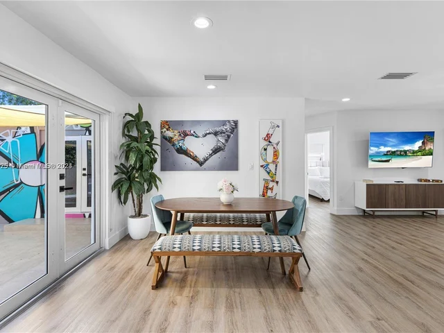 39 NW 49th St, Miami FL 33127