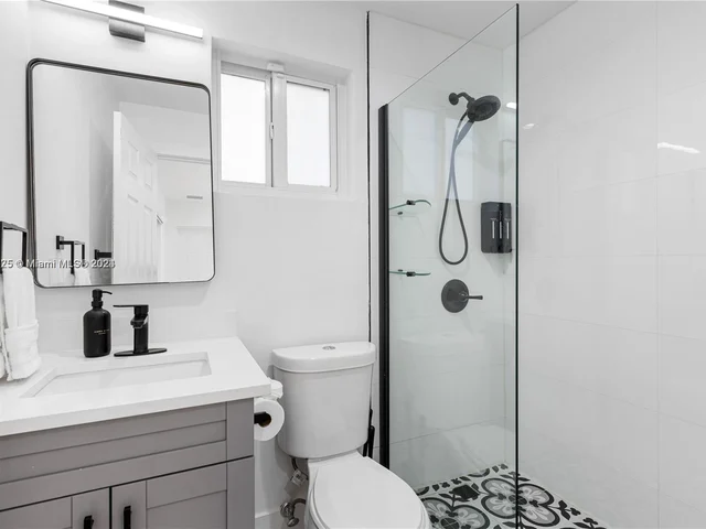 39 NW 49th St, Miami FL 33127