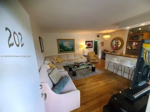 1220 Alton Rd # 202, Miami Beach FL 33139