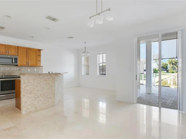 7508 NW 107th Pl # 7508, Doral FL 33178