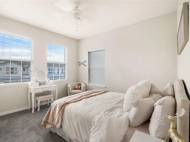 1595 Myrtle Oak Ter, Hollywood FL 33021