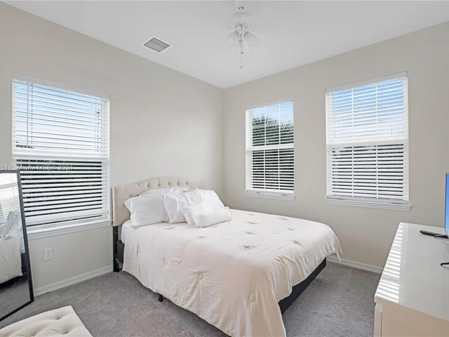 1595 Myrtle Oak Ter, Hollywood FL 33021