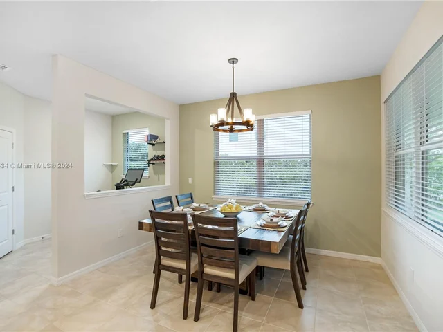 1595 Myrtle Oak Ter, Hollywood FL 33021