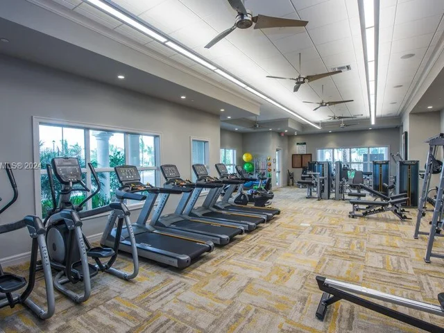 1595 Myrtle Oak Ter, Hollywood FL 33021