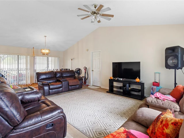 850 Mendoza Drive, Kissimmee FL 34758