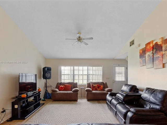 850 Mendoza Drive, Kissimmee FL 34758