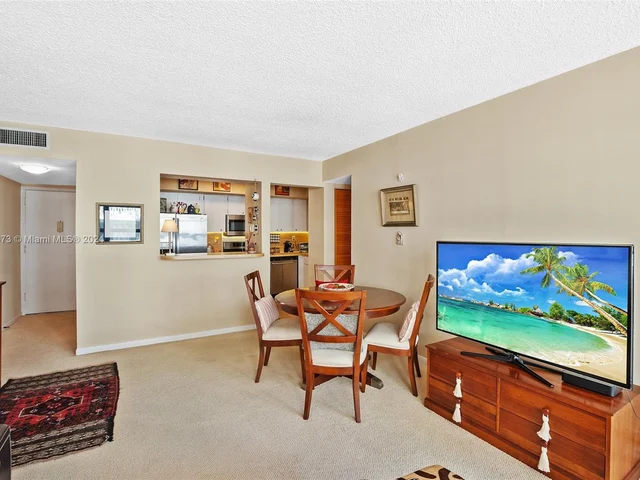 1440 Brickell Bay Dr # 707, Miami FL 33131