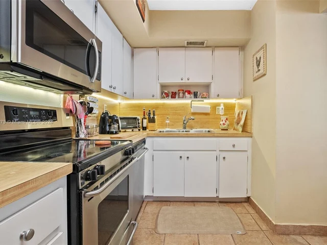 1440 Brickell Bay Dr # 707, Miami FL 33131