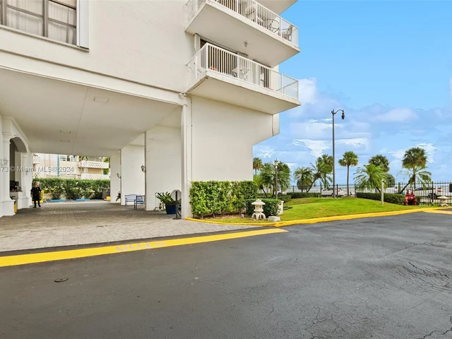 1440 Brickell Bay Dr # 707, Miami FL 33131