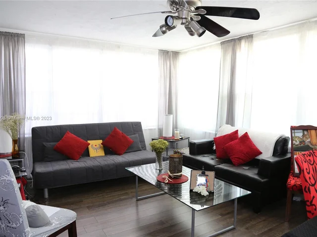 1535 Jackson St, Hollywood FL 33020