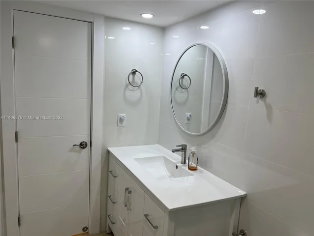 19380 Collins Ave # 719, Sunny Isles Beach FL 33160