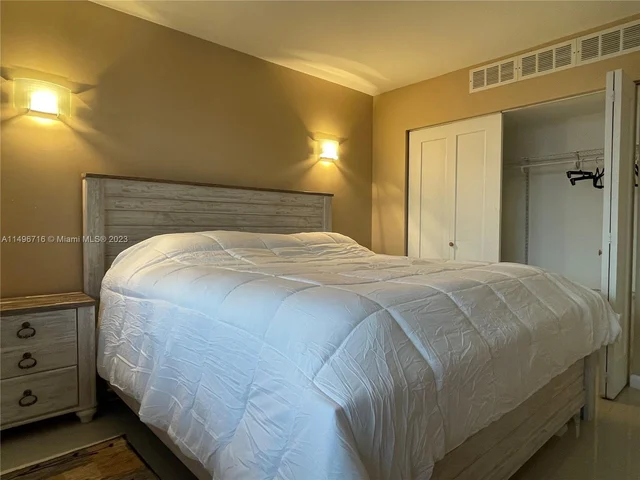 3180 S Ocean Dr # 519, Hallandale Beach FL 33009