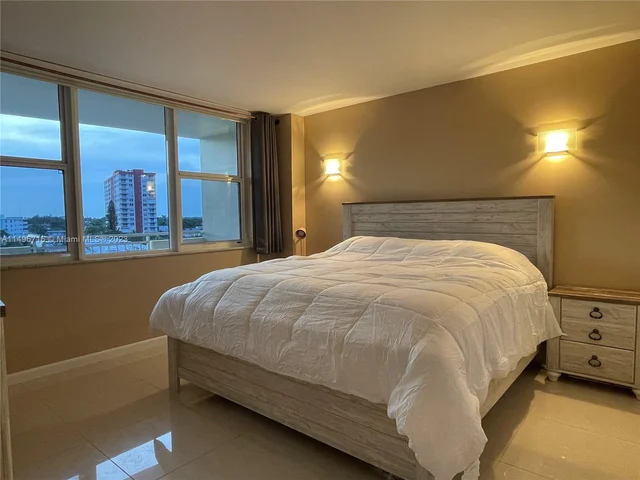 3180 S Ocean Dr # 519, Hallandale Beach FL 33009