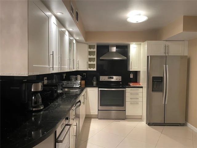 3180 S Ocean Dr # 519, Hallandale Beach FL 33009