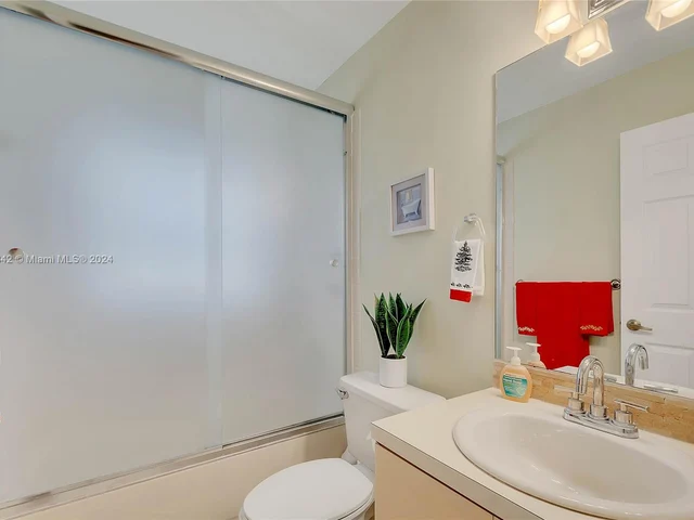 12756 NW 11th Ct, Sunrise FL 33323