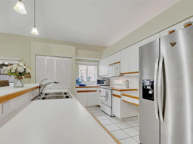 12756 NW 11th Ct, Sunrise FL 33323