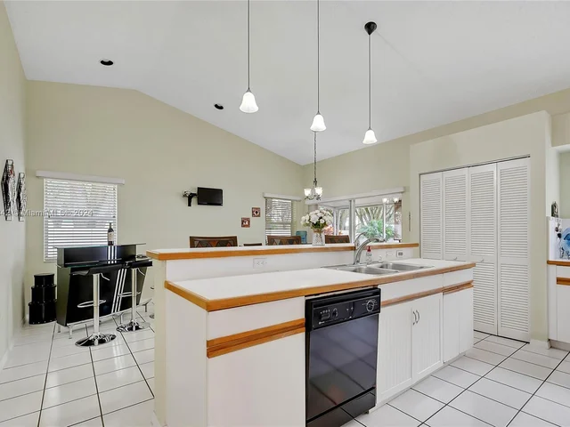 12756 NW 11th Ct, Sunrise FL 33323