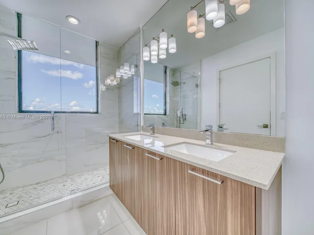 5252 NW 85th Ave, Doral FL 33166