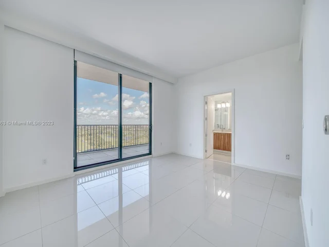 5252 NW 85th Ave, Doral FL 33166