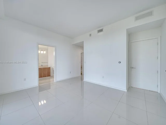 5252 NW 85th Ave, Doral FL 33166