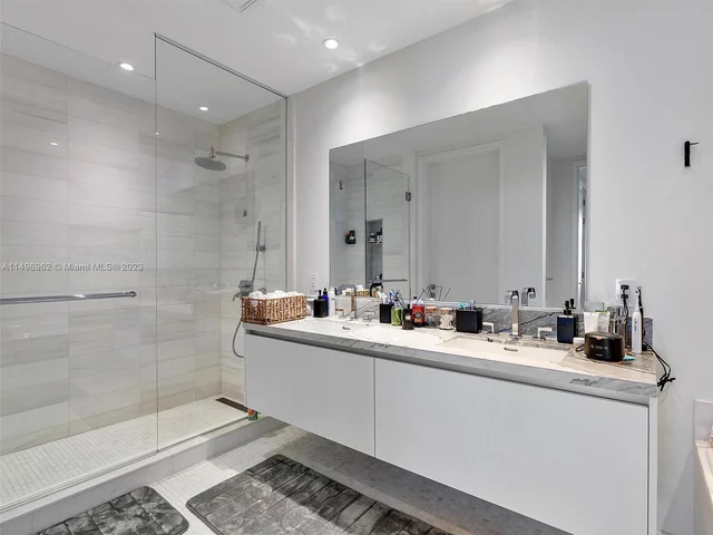 700 NE 26th terrace # 5301, Miami FL 33137