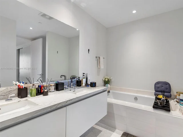 700 NE 26th terrace # 5301, Miami FL 33137