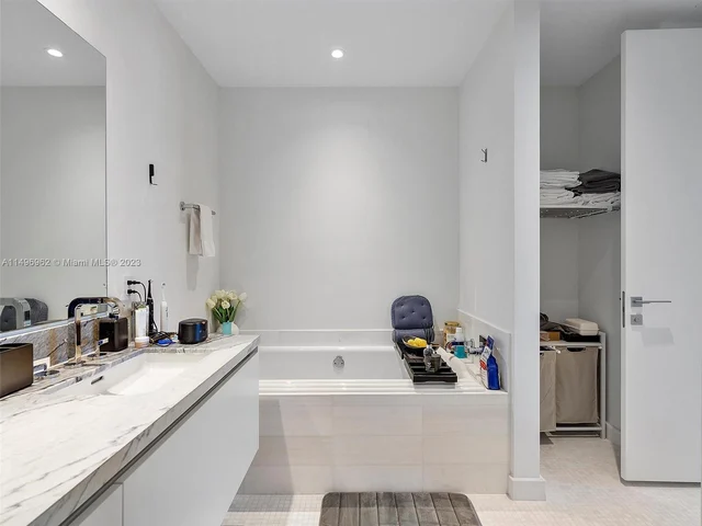 700 NE 26th terrace # 5301, Miami FL 33137