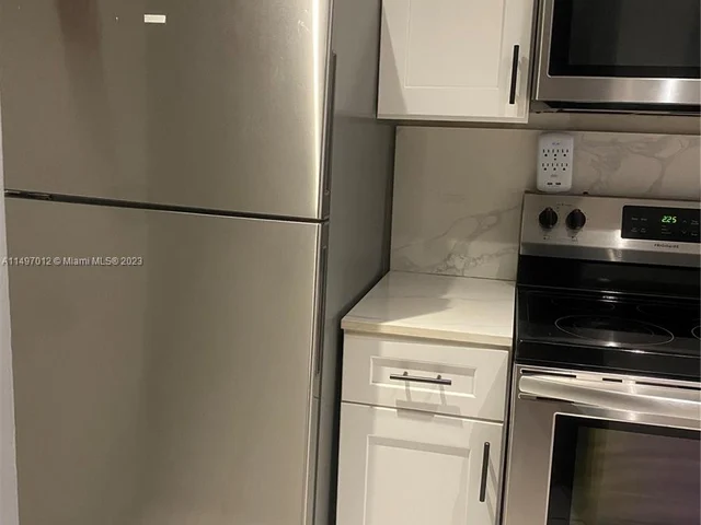 1305 W 46th St # 220, Hialeah FL 33012