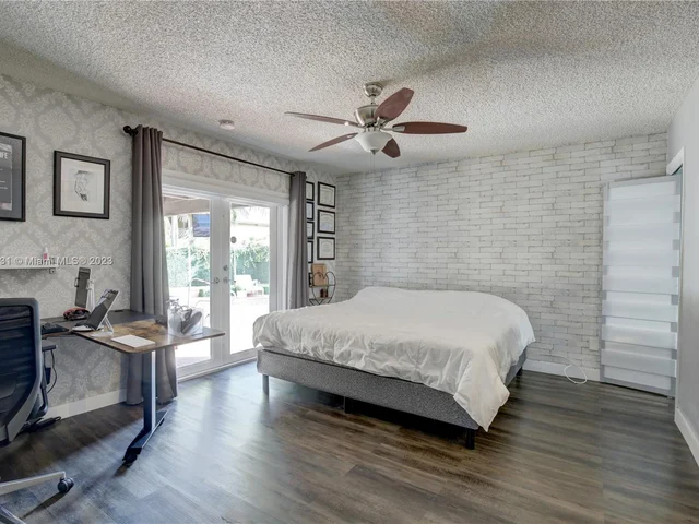 1645 SW 97th Ave, Miami FL 33165