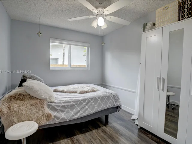 1645 SW 97th Ave, Miami FL 33165