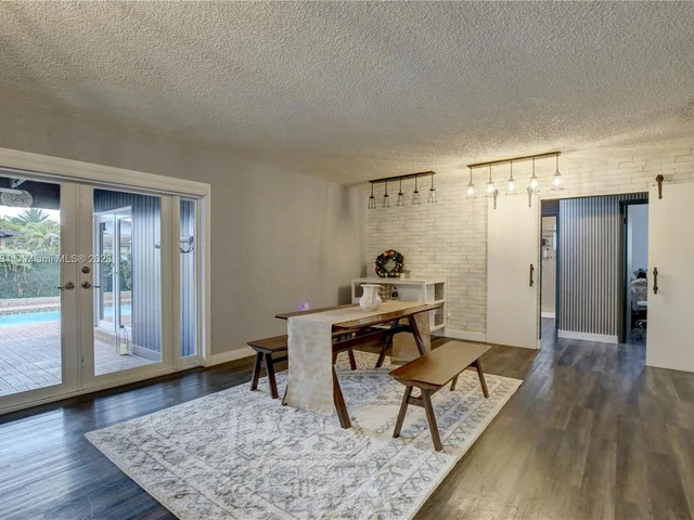 1645 SW 97th Ave, Miami FL 33165